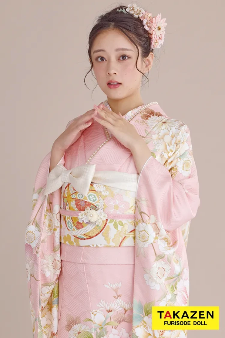 TAKAZENのレンタル振袖 最新作正統派古典 ピンク/淡い色 牡丹柄/松柄 かわいい おしとやか 品のある振袖 綺麗 佐藤不二子【通販可】27029
