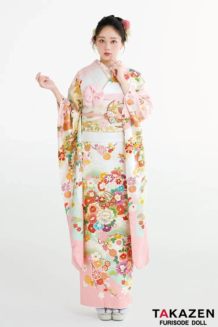 TAKAZENのレンタル振袖 最新作プレミアム古典　白ピンク/白地　菊柄/鹿の子模様　吉澤織物　吉祥の晴れ着田中優香の世界　かわいい　はんなり　上品　佐藤不二子【通販可】27038