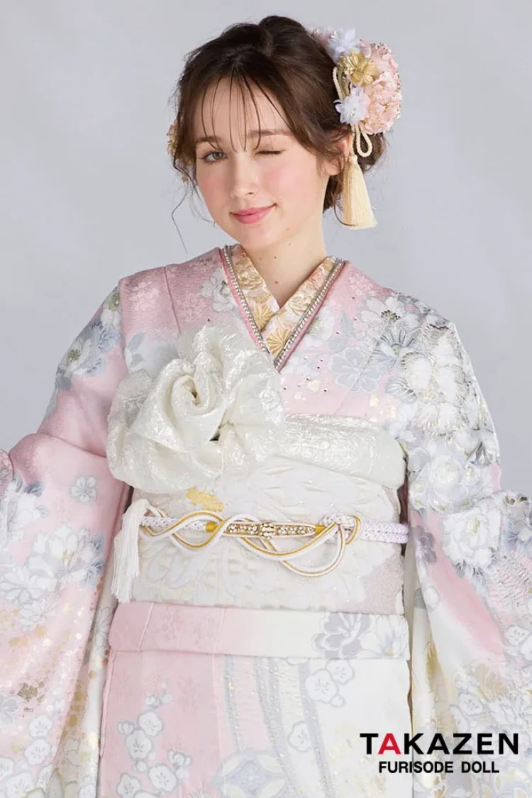 TAKAZENのレンタル振袖 最新作高級古典　ピンク/白　和柄　関芳　最高級金彩刺繍絞り友禅　スワロフスキー付き　キラキラ　かわいい　青みピンク　周防ジゼル【通販可】27047