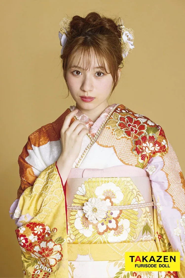 TAKAZENのレンタル振袖 最新作高級古典　白地/オレンジ　滝泰　最高級金彩刺繍絞り友禅　きれいめ　上品　かわいらしい　白宮みずほ【通販可】27051