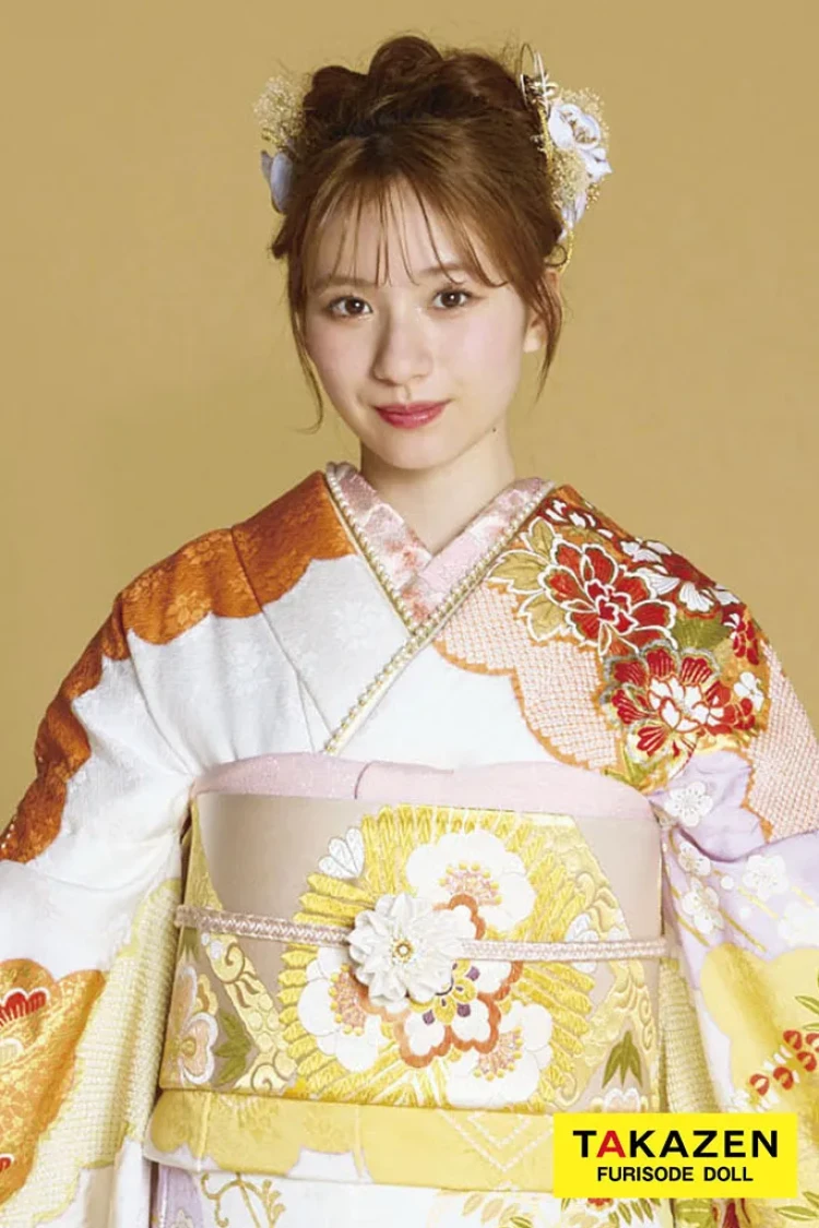 TAKAZENのレンタル振袖 最新作高級古典　白地/オレンジ　滝泰　最高級金彩刺繍絞り友禅　きれいめ　上品　かわいらしい　白宮みずほ【通販可】27051