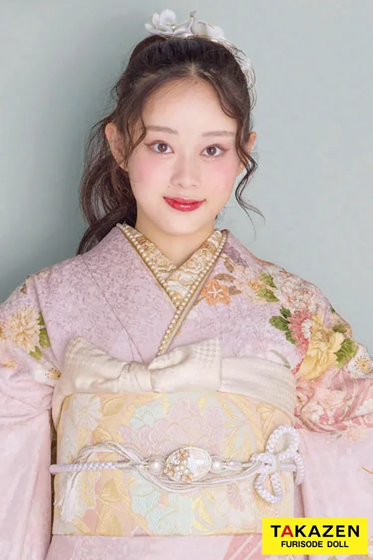 TAKAZENのレンタル振袖 最新作くすみカラー古典　ピンク　牡丹柄　かわいい　はんなり　イマドキ　上品　佐藤不二子【通販可】27057