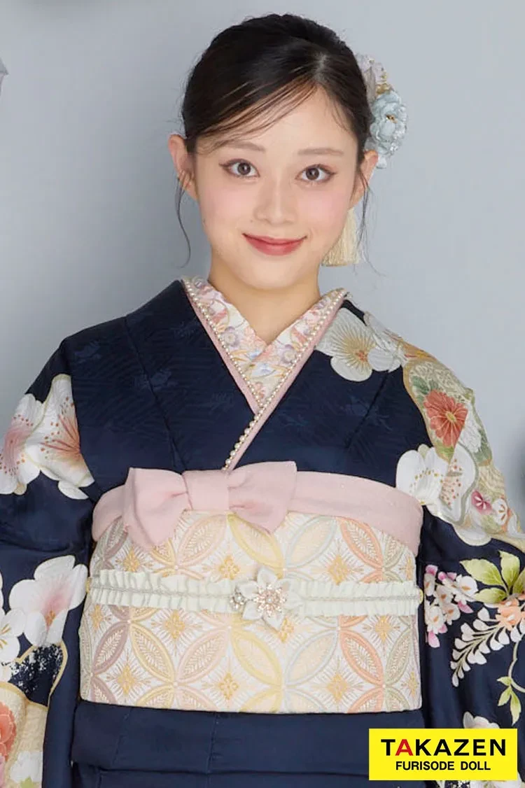 TAKAZENのレンタル振袖 最新作くすみカラー古典　紺色/ネイビー　和柄　清楚　可愛い　いまどき　上品　佐藤不二子【通販可】27060