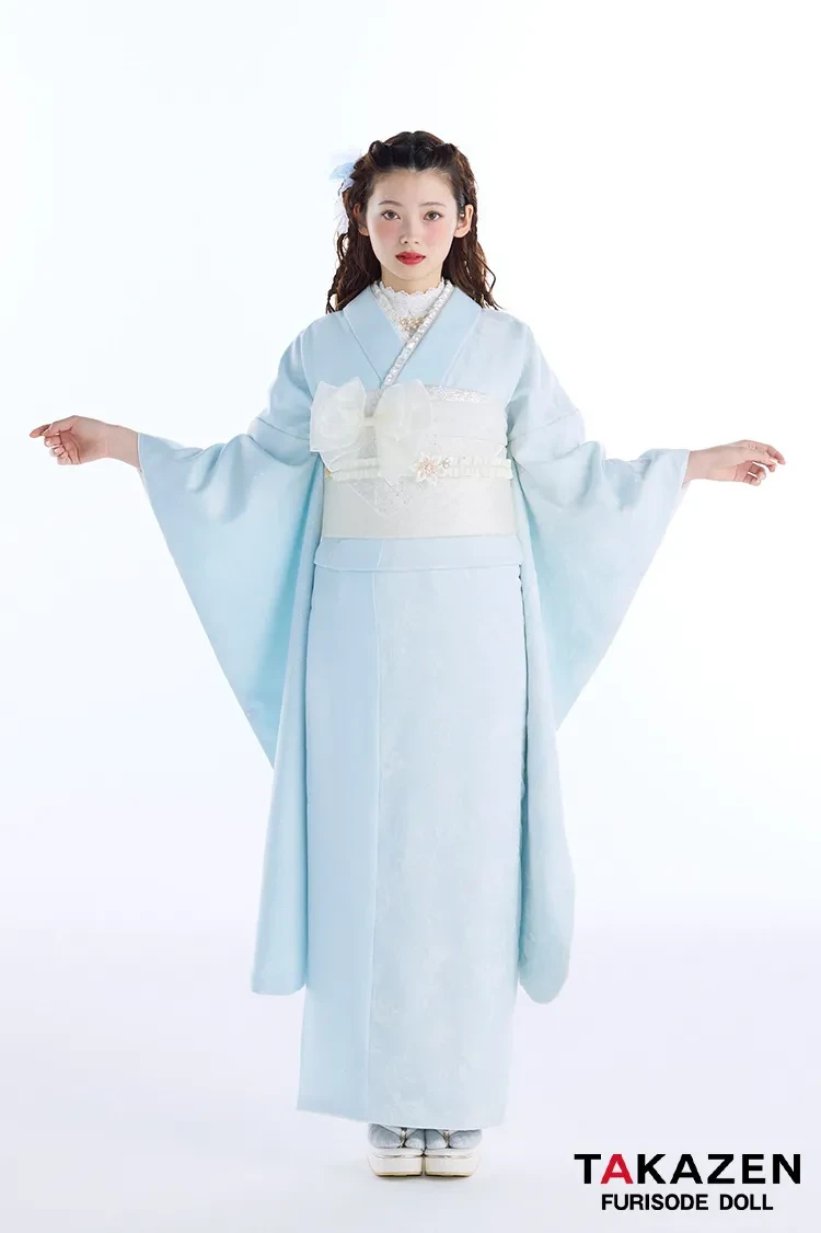 TAKAZENのレンタル振袖 最新作ヴィンテージスタイル　水色　すっきり　シンプル　きれいめ　スカッとした色合い　フロッキー生地　南琴奈【通販可】27061