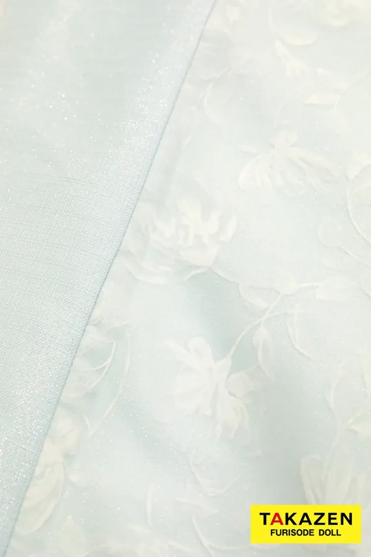 TAKAZENのレンタル振袖 最新作ヴィンテージスタイル　水色　すっきり　シンプル　きれいめ　スカッとした色合い　フロッキー生地　南琴奈【通販可】27061