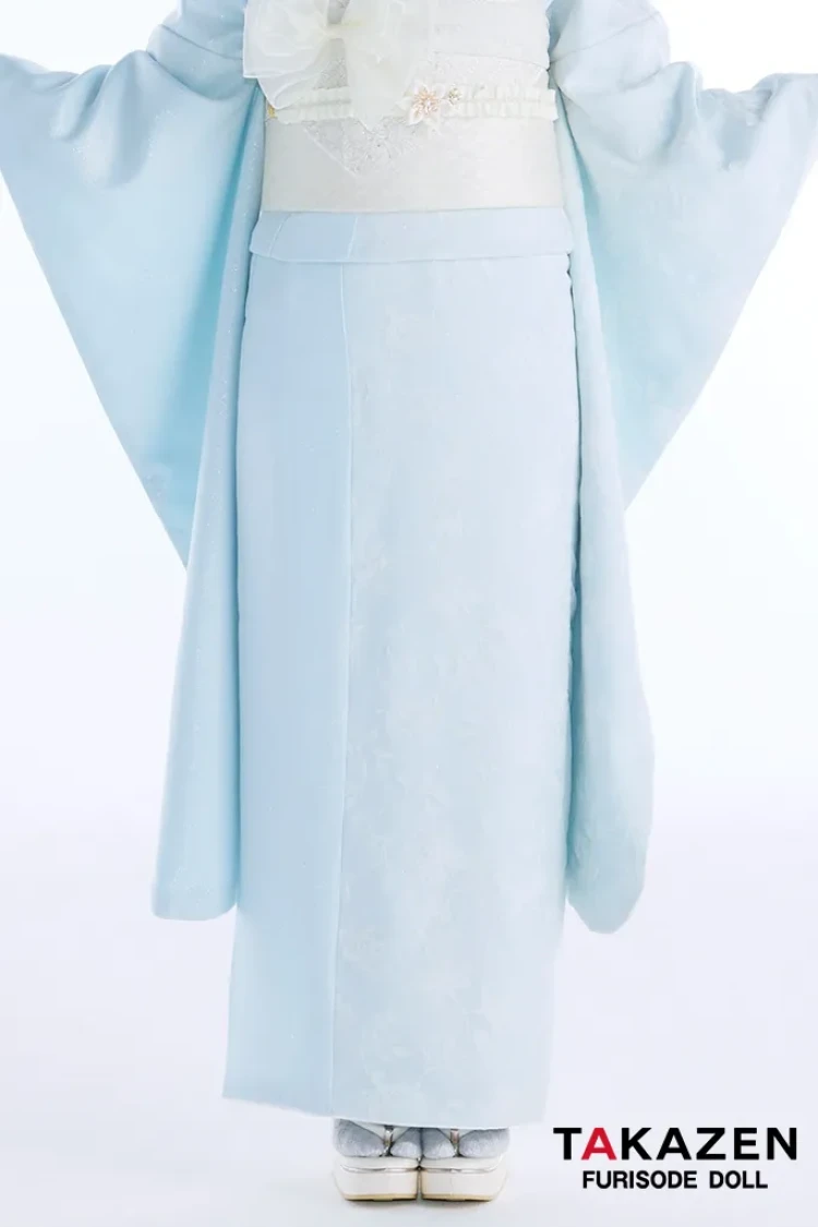 TAKAZENのレンタル振袖 最新作ヴィンテージスタイル　水色　すっきり　シンプル　きれいめ　スカッとした色合い　フロッキー生地　南琴奈【通販可】27061