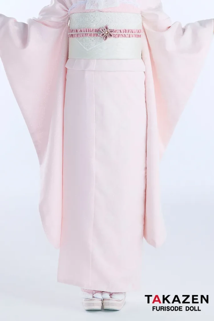 TAKAZENのレンタル振袖 最新作ヴィンテージスタイル　ピンク/淡い色　シンプル　かわいい　すっきり　フロッキー生地　谷田ラナ【通販可】27062