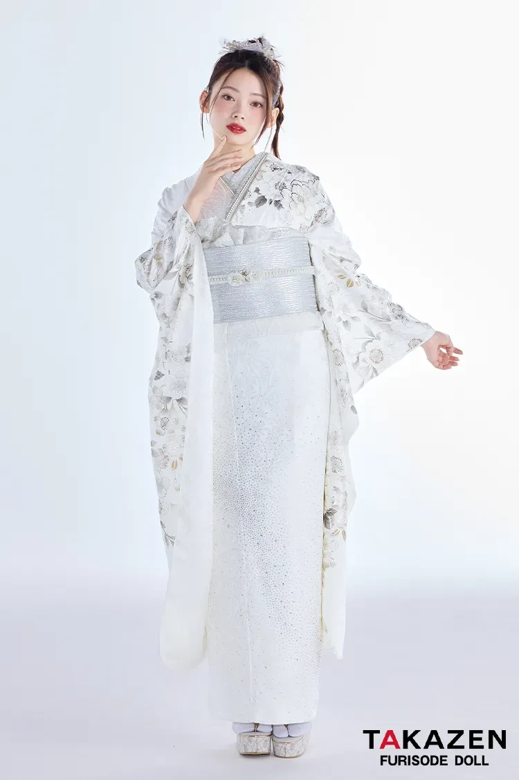 TAKAZENのレンタル振袖 最新作ヴィンテージスタイル　白/真っ白　シンプル　きれいめ　無地/袖に柄有　キラキラグリッター　大人っぽい　南琴奈【通販可】27064