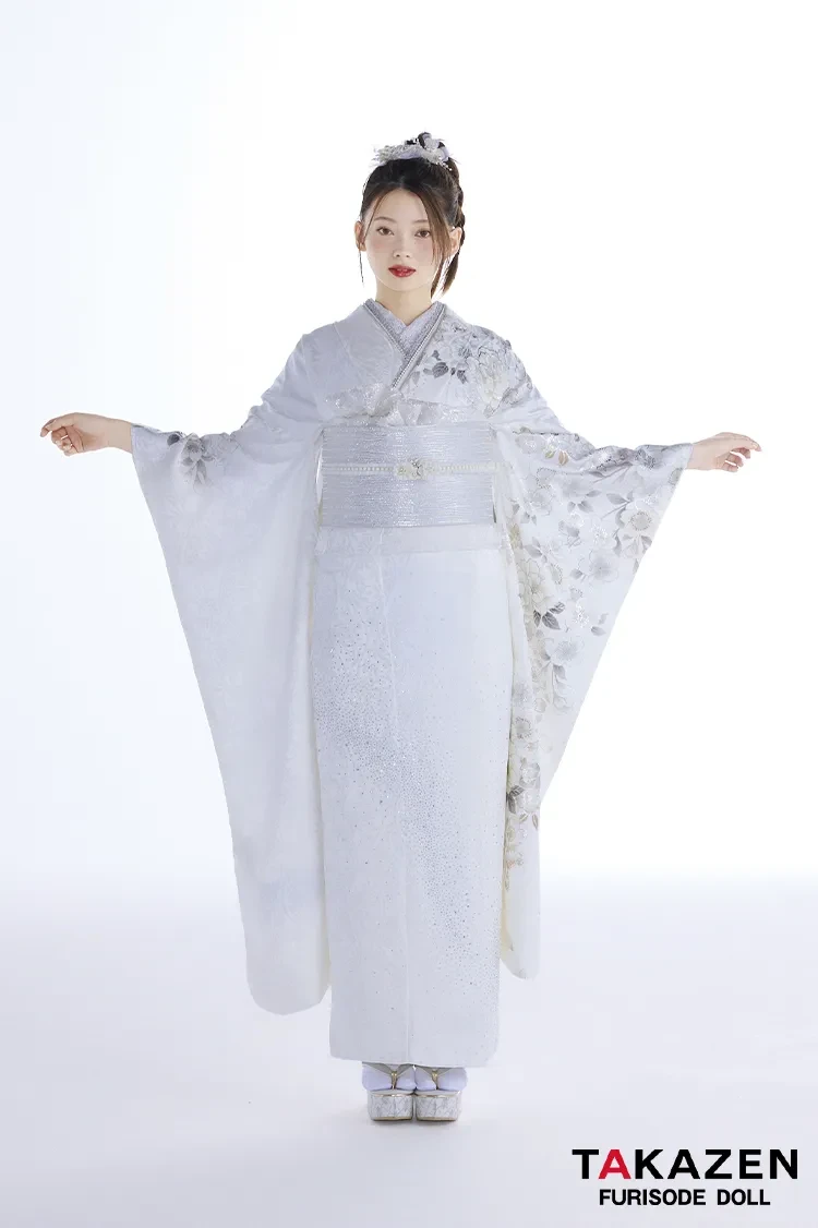 TAKAZENのレンタル振袖 最新作ヴィンテージスタイル 白/真っ白 シンプル きれいめ 無地/袖に柄有 キラキラグリッター 大人っぽい 南琴奈【通販可】27064