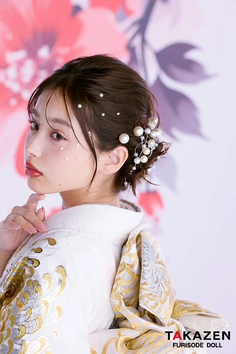 TAKAZENのレンタル振袖 最新作粋古典　白金　乱菊柄/大柄　最高級金彩刺繍友禅　かっこいい　きれいめ　シンプル　大人っぽい　スワロフスキー付き　タカゼンオリジナル　谷田ラナ【通販可】27065