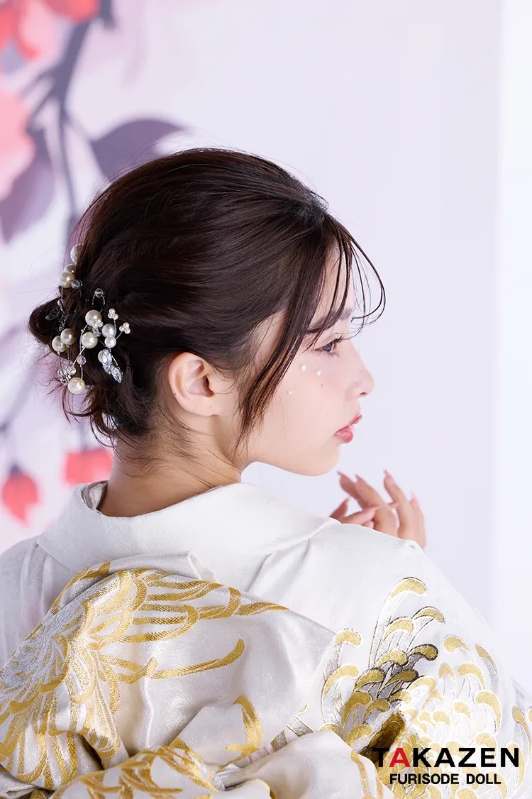 TAKAZENのレンタル振袖 最新作粋古典　白金　乱菊柄/大柄　最高級金彩刺繍友禅　かっこいい　きれいめ　シンプル　大人っぽい　スワロフスキー付き　タカゼンオリジナル　谷田ラナ【通販可】27065