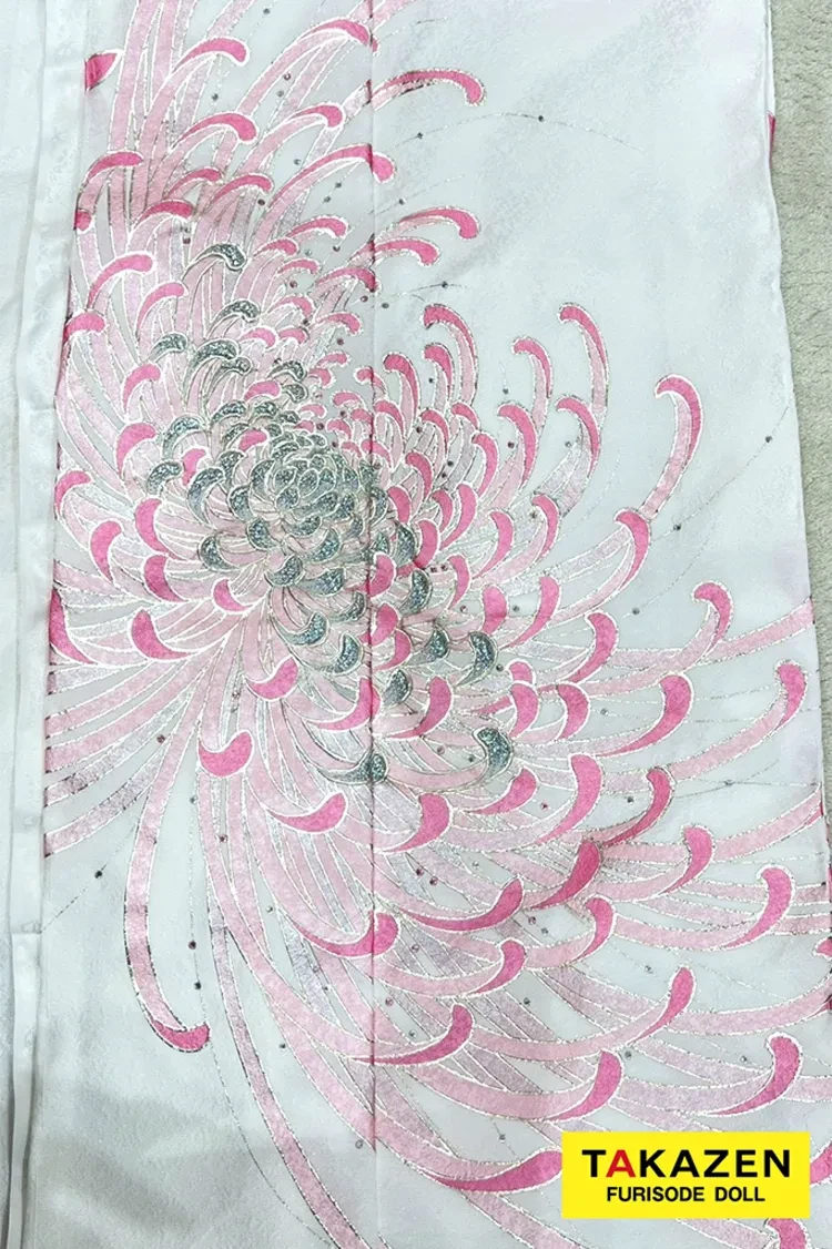 TAKAZENのレンタル振袖 最新作粋古典　白ピンク　乱菊柄/大柄　最高級金彩刺繍友禅　すっきり　きれいめ　シンプル　大人っぽい　スワロフスキー付き　タカゼンオリジナル　南琴奈【通販可】27066