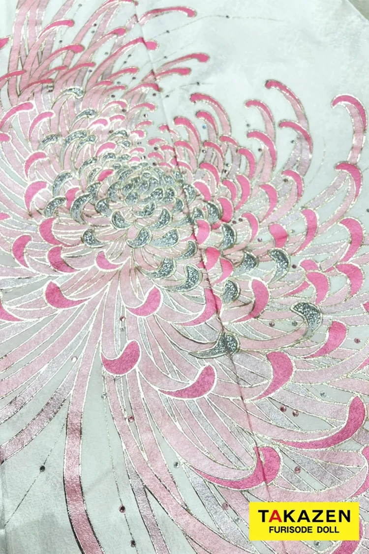 TAKAZENのレンタル振袖 最新作粋古典　白ピンク　乱菊柄/大柄　最高級金彩刺繍友禅　すっきり　きれいめ　シンプル　大人っぽい　スワロフスキー付き　タカゼンオリジナル　南琴奈【通販可】27066