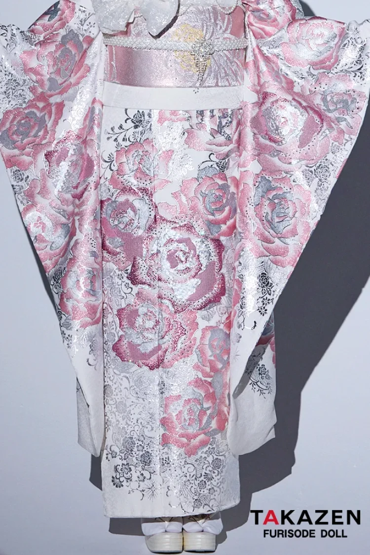 TAKAZENのレンタル振袖 最新作モード　白ピンク　バラ柄　一番目立つ　派手かわいい　姫ギャル　キラキラスワロフスキー付き　タカゼンオリジナル　香川るな【通販可】27069