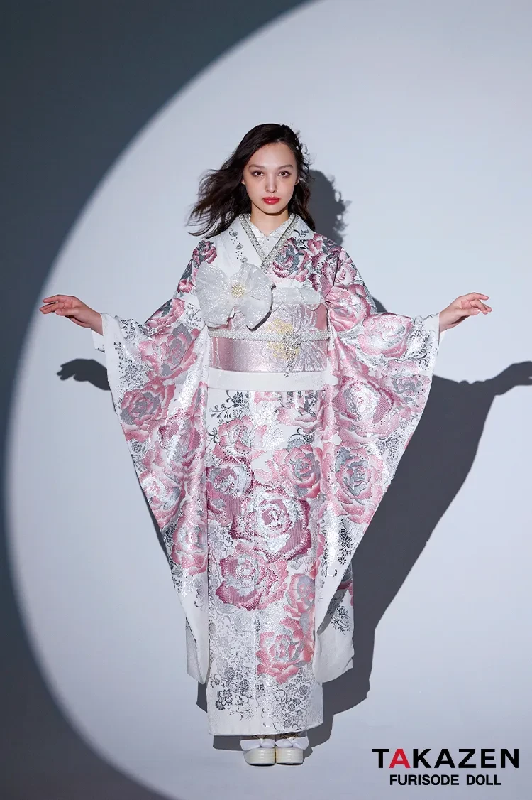 TAKAZENのレンタル振袖 最新作モード　白ピンク　バラ柄　一番目立つ　派手かわいい　姫ギャル　キラキラスワロフスキー付き　タカゼンオリジナル　香川るな【通販可】27069