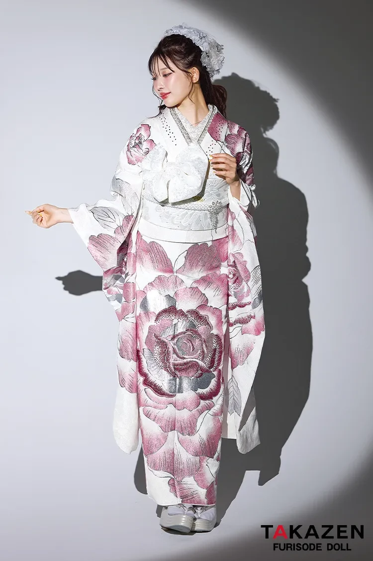 TAKAZENのレンタル振袖 最新作モード 白ピンク 薔薇柄/大柄 一番派手 目立つ かわいい 姫ギャル キラキラスワロフスキー付き タカゼンオリジナル 伊藤桃々【通販可】27070