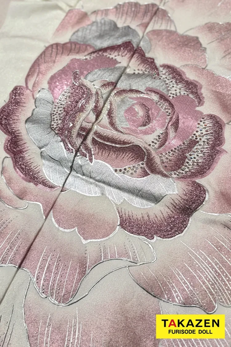 TAKAZENのレンタル振袖 最新作モード　白ピンク　薔薇柄/大柄　一番派手　目立つ　かわいい　姫ギャル　キラキラスワロフスキー付き　タカゼンオリジナル　伊藤桃々【通販可】27070