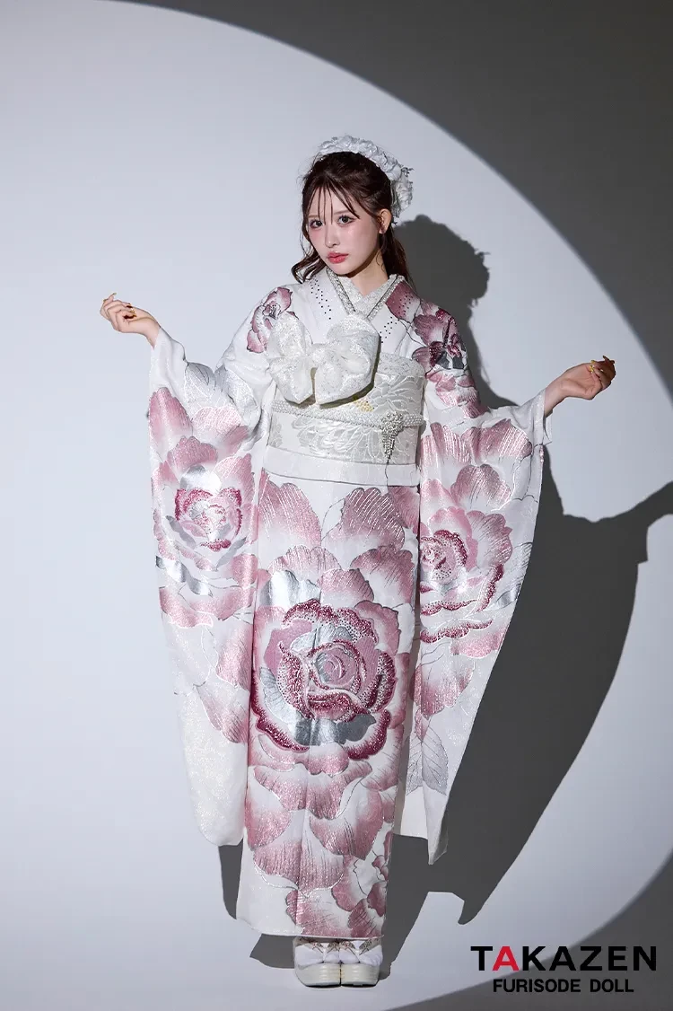 TAKAZENのレンタル振袖 最新作モード　白ピンク　薔薇柄/大柄　一番派手　目立つ　かわいい　姫ギャル　キラキラスワロフスキー付き　タカゼンオリジナル　伊藤桃々【通販可】27070