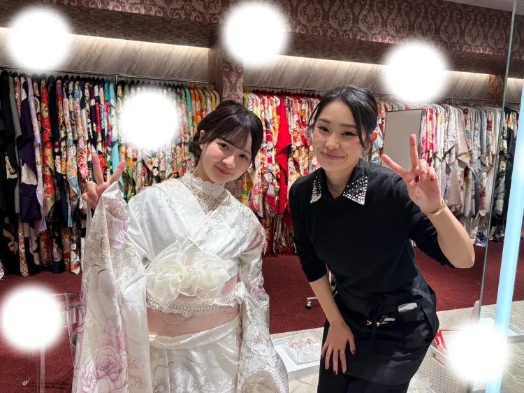 振袖レンタル　東京　表参道　かわいい　おしゃれ　コスメカラー　かわいい　かっこいい　イマドキ　白　ピンク　