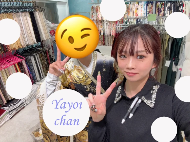 振袖レンタル　成人式　なんば　心斎橋　天王寺　大阪　人気　グラマラス　白/黒/ゴールド(金色)　バラ柄　派手　1番目立つ　ギャル振袖　スワロフスキー史上最多数　キラキラ　ゴージャス　今井アンジェリカ