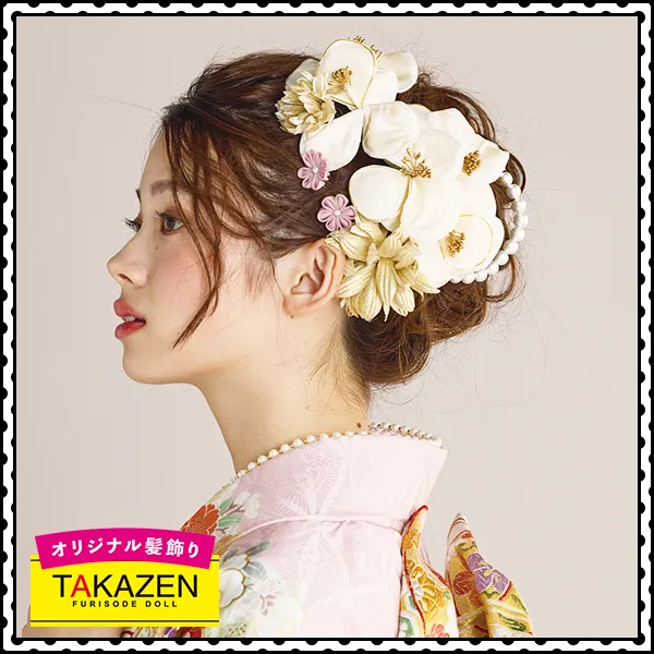 きれいめアップスタイル×クリームの上品な髪飾り♡白/ゴールド