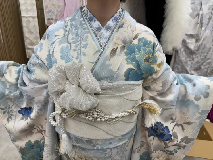 成人式　振袖レンタル　くすみカラー　水色　牡丹柄
