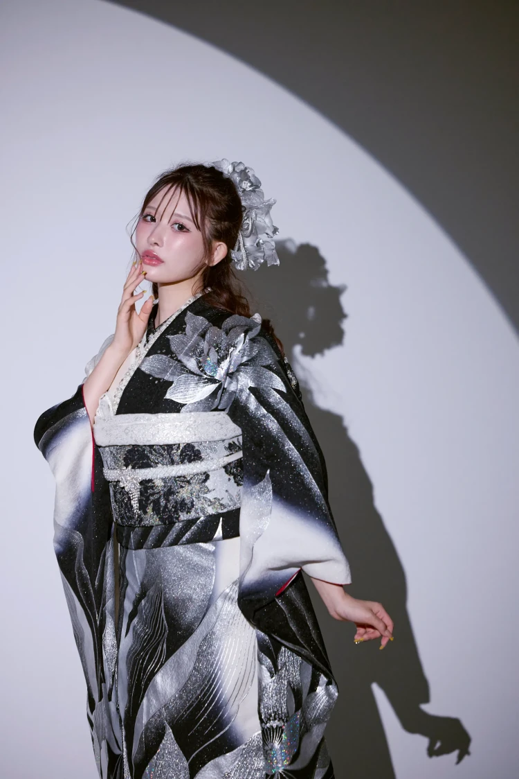 成人式振袖レンタル MODE キラキラ 派手 目立つ ギャル 黒シルバー