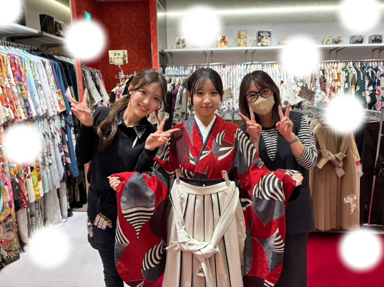 卒業式　袴　梅田　赤