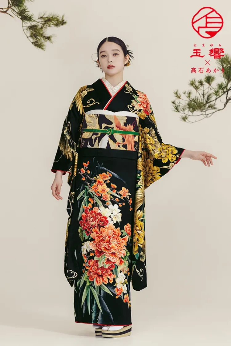 TAKAZENのレンタル振袖 玉響×髙石あかりブランド振袖 正統派古典 黒/黒ベース 牡丹柄 かっこいい 大人っぽい シック【通販可】K1276