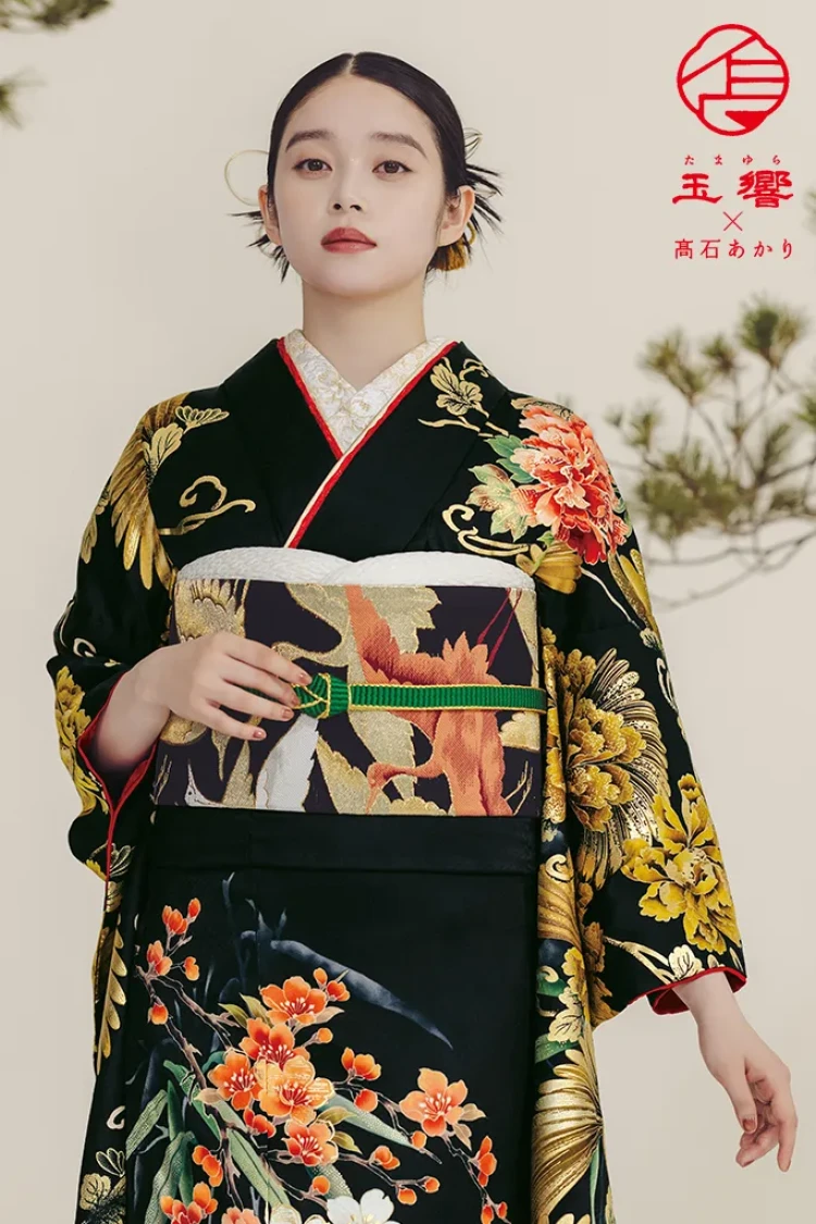 TAKAZENのレンタル振袖 玉響×髙石あかりブランド振袖 正統派古典 黒/黒ベース 牡丹柄 かっこいい 大人っぽい シック【通販可】K1276