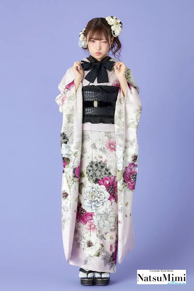 TAKAZENのレンタル振袖 NatsuMimiブランド振袖 ピンク 花柄 病みカワ ゴスロリ リボン小物コーデ ゴシック調 ドーリー【通販可】K1277