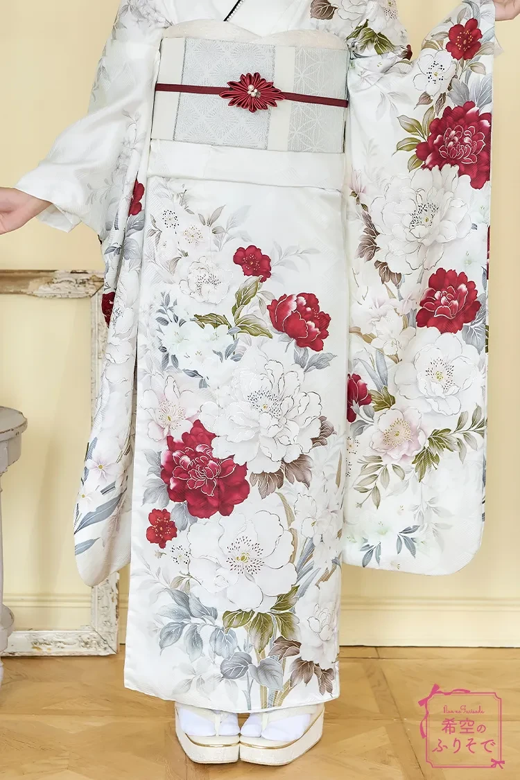 TAKAZENのレンタル振袖 希空のふりそで 白/赤/白ベース きれいめ 牡丹柄 古典柄 大人っぽい 清楚 【通販可】K1282