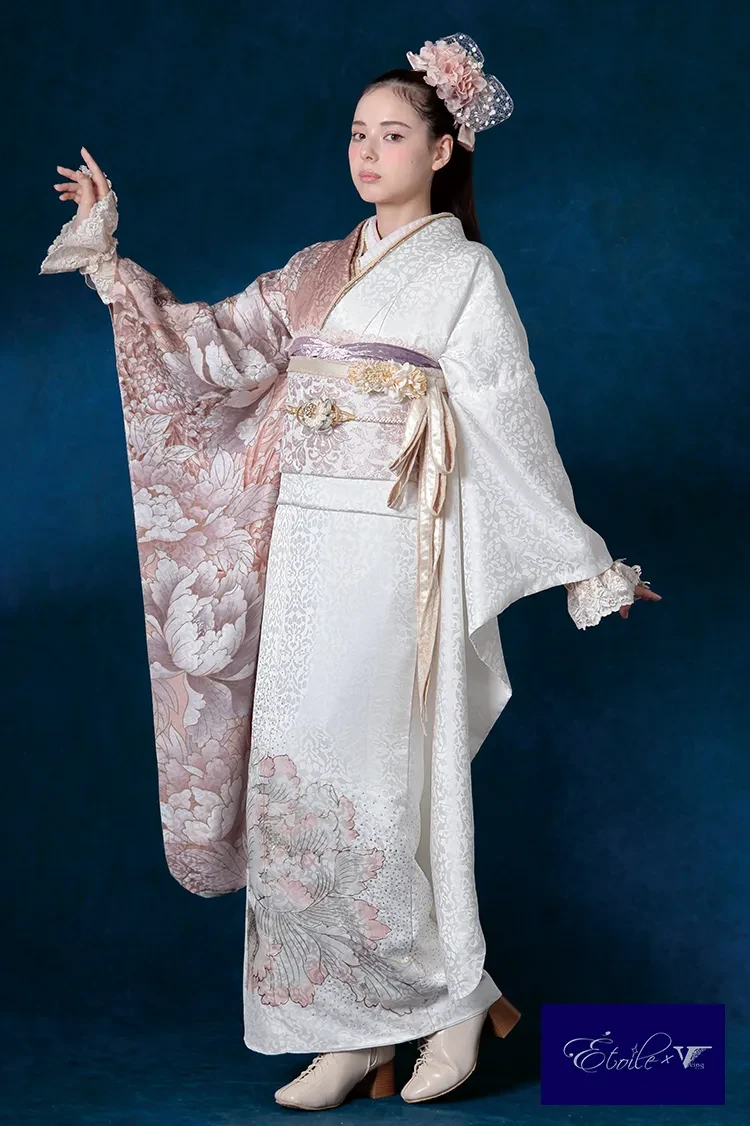 TAKAZENのレンタル振袖 くすみカラーヴィンテージスタイル　白/ピンク　片身代わり　シンプル　すっきり　グリッター付き　キラキラ　おしゃれ【通販可】K1283