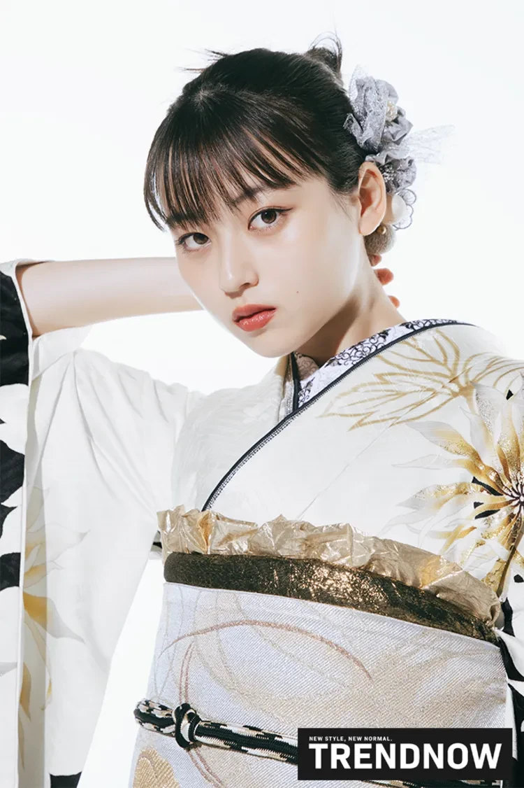 TAKAZENのレンタル振袖 最新作トレンドナウ ヴィンテージスタイル 白/黒 シンプル かっこいい きれいめ 大人っぽい【通販可】K1290