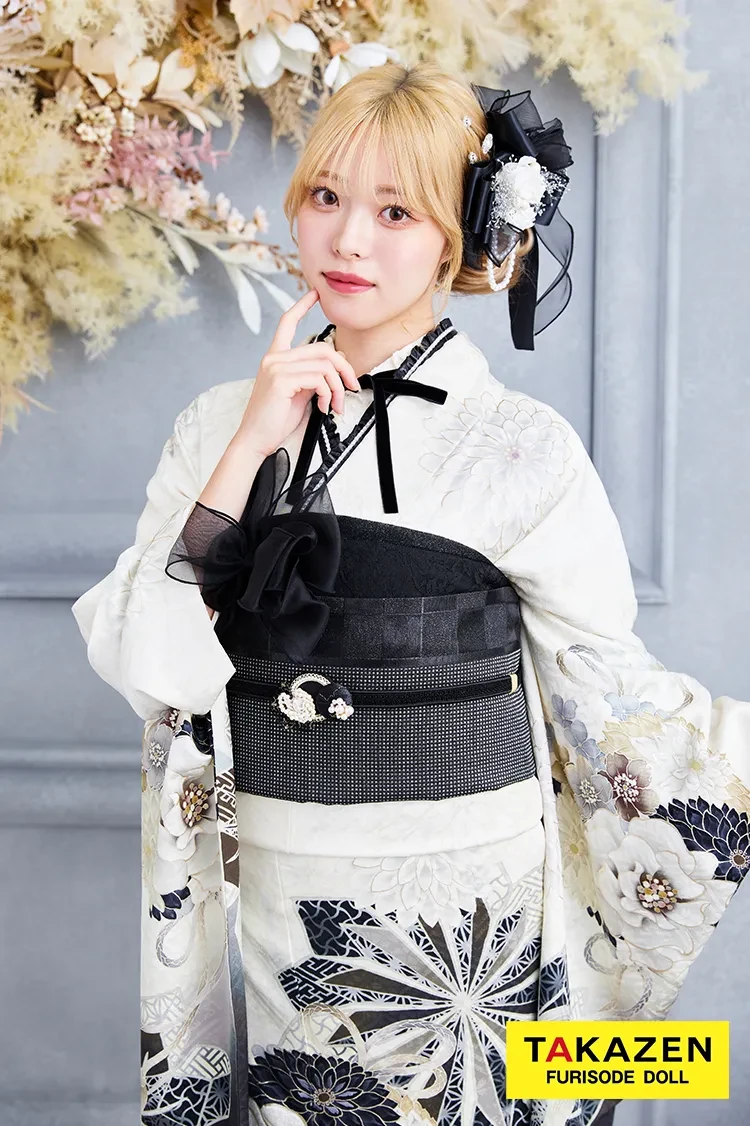 TAKAZENのレンタル振袖 安くてお得！九重×中村里砂ブランド振袖　白/黒/モノトーン　おしゃれ　今どき　アンティーク調【通販可】K380