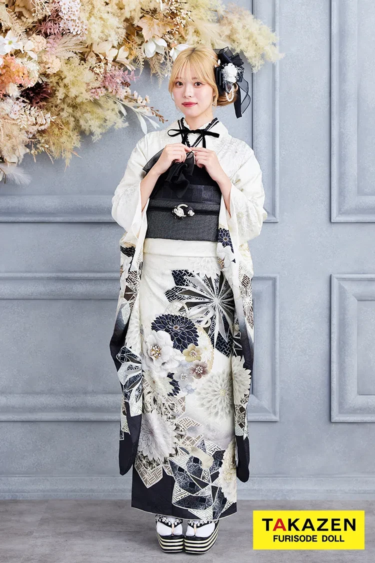 TAKAZENのレンタル振袖 安くてお得!九重×中村里砂ブランド振袖 白/黒/モノトーン おしゃれ 今どき アンティーク調【通販可】K380