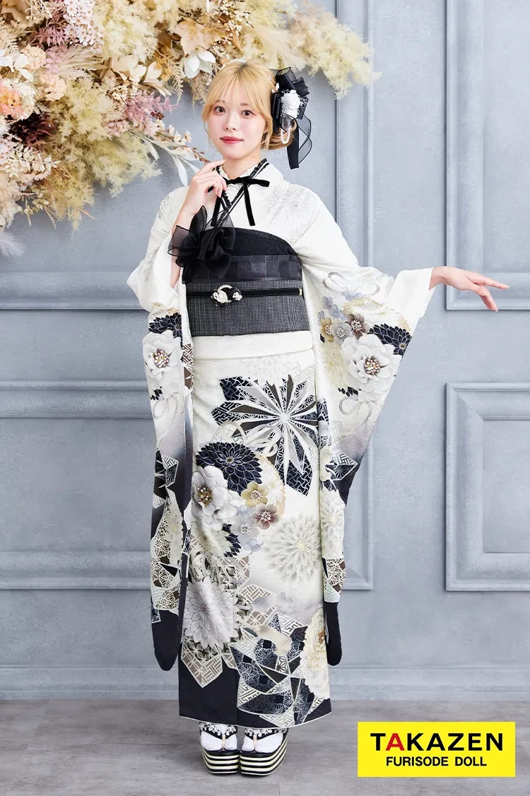 TAKAZENのレンタル振袖 安くてお得！九重×中村里砂ブランド振袖　白/黒/モノトーン　おしゃれ　今どき　アンティーク調【通販可】K380