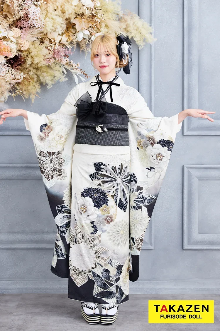 TAKAZENのレンタル振袖 安くてお得！九重×中村里砂ブランド振袖　白/黒/モノトーン　おしゃれ　今どき　アンティーク調【通販可】K380