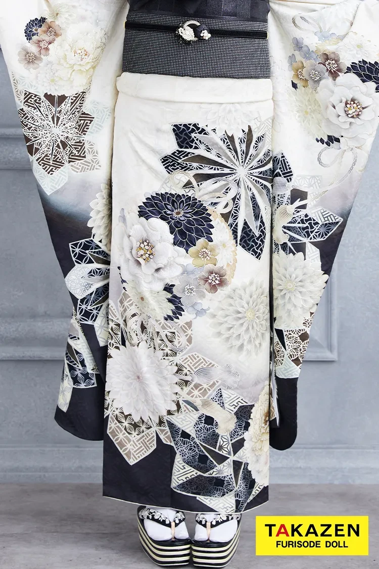 TAKAZENのレンタル振袖 安くてお得！九重×中村里砂ブランド振袖　白/黒/モノトーン　おしゃれ　今どき　アンティーク調【通販可】K380