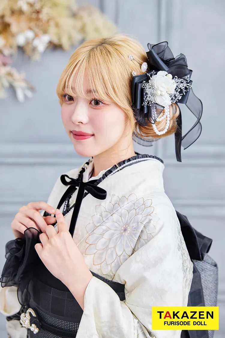 TAKAZENのレンタル振袖 安くてお得！九重×中村里砂ブランド振袖　白/黒/モノトーン　おしゃれ　今どき　アンティーク調【通販可】K380