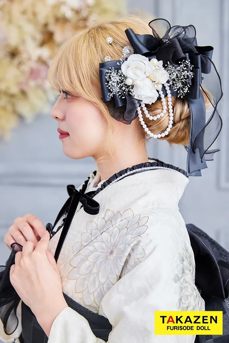 TAKAZENのレンタル振袖 安くてお得！九重×中村里砂ブランド振袖　白/黒/モノトーン　おしゃれ　今どき　アンティーク調【通販可】K380