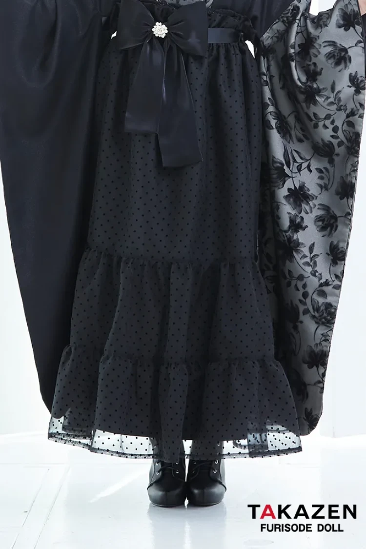 TAKAZENのレンタル袴 ヴィンテージスタイル袴　黒/ブラック　フロッキー生地　おしゃれ　スタイリッシュ　リボン付きドレス袴　香川るな【通販可】LH4