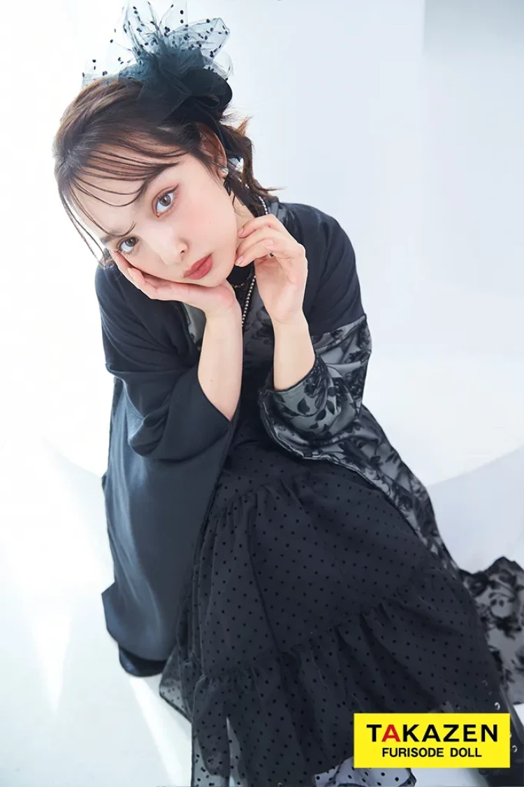 TAKAZENのレンタル袴 ヴィンテージスタイル袴　黒/ブラック　フロッキー生地　おしゃれ　スタイリッシュ　リボン付きドレス袴　香川るな【通販可】LH4