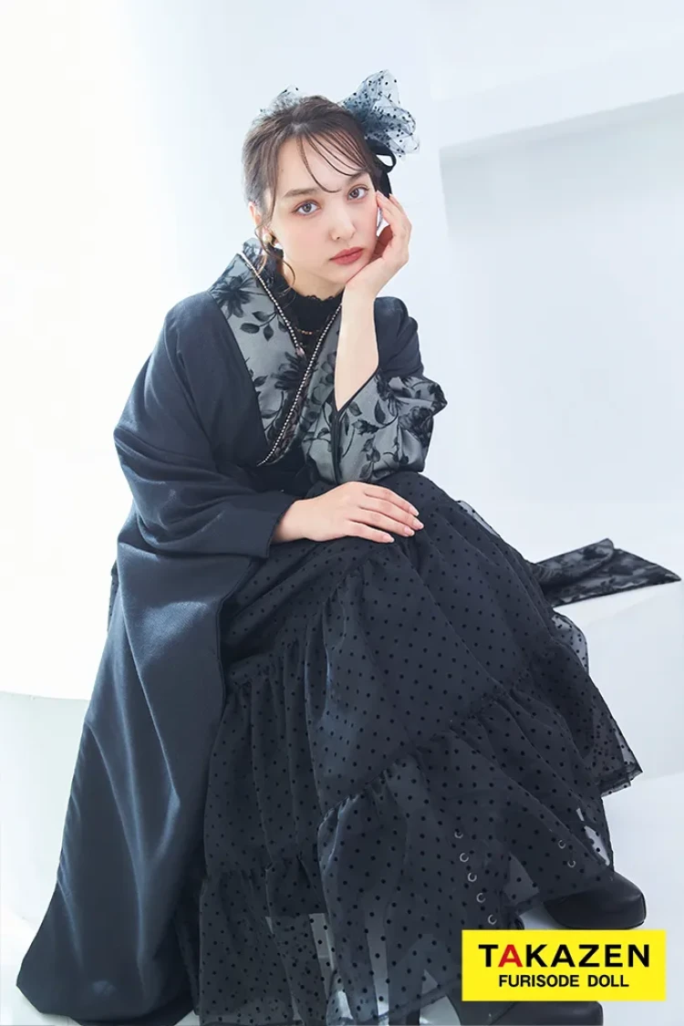 TAKAZENのレンタル袴 ヴィンテージスタイル袴　黒/ブラック　フロッキー生地　おしゃれ　スタイリッシュ　リボン付きドレス袴　香川るな【通販可】LH4