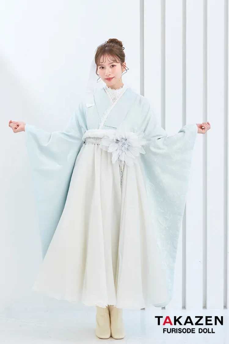 TAKAZENのレンタル袴 ヴィンテージスタイル袴　水色　スカッとした色合い　フロッキー生地　おしゃれ　かわいい　お花付きドレス袴　白宮みずほ【通販可】LH5