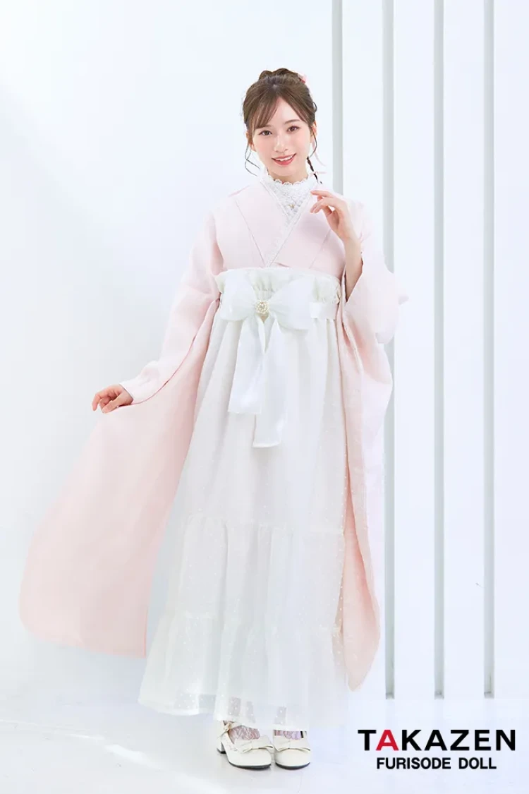 TAKAZENのレンタル袴 ヴィンテージスタイル袴　ピンク　淡い色　フロッキー生地　おしゃれ　かわいい　リボン付きドレス袴　白宮みずほ【通販可】LH6