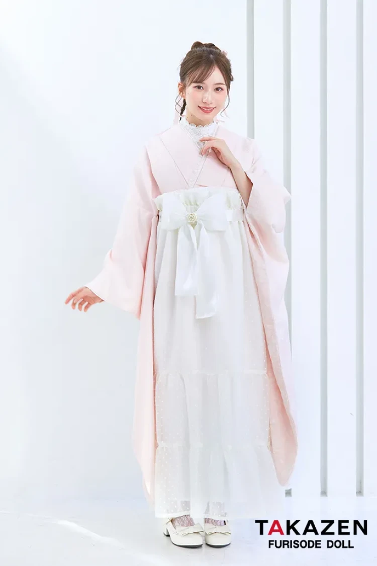 TAKAZENのレンタル袴 ヴィンテージスタイル袴　ピンク　淡い色　フロッキー生地　おしゃれ　かわいい　リボン付きドレス袴　白宮みずほ【通販可】LH6