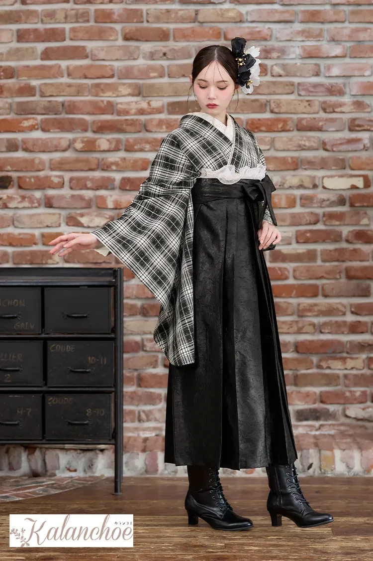 TAKAZENのレンタル袴 アンティーク調袴　黒白/モノトーン　チェック柄　かわいい　人と被らない　ブーツスタイル【通販可】R26080