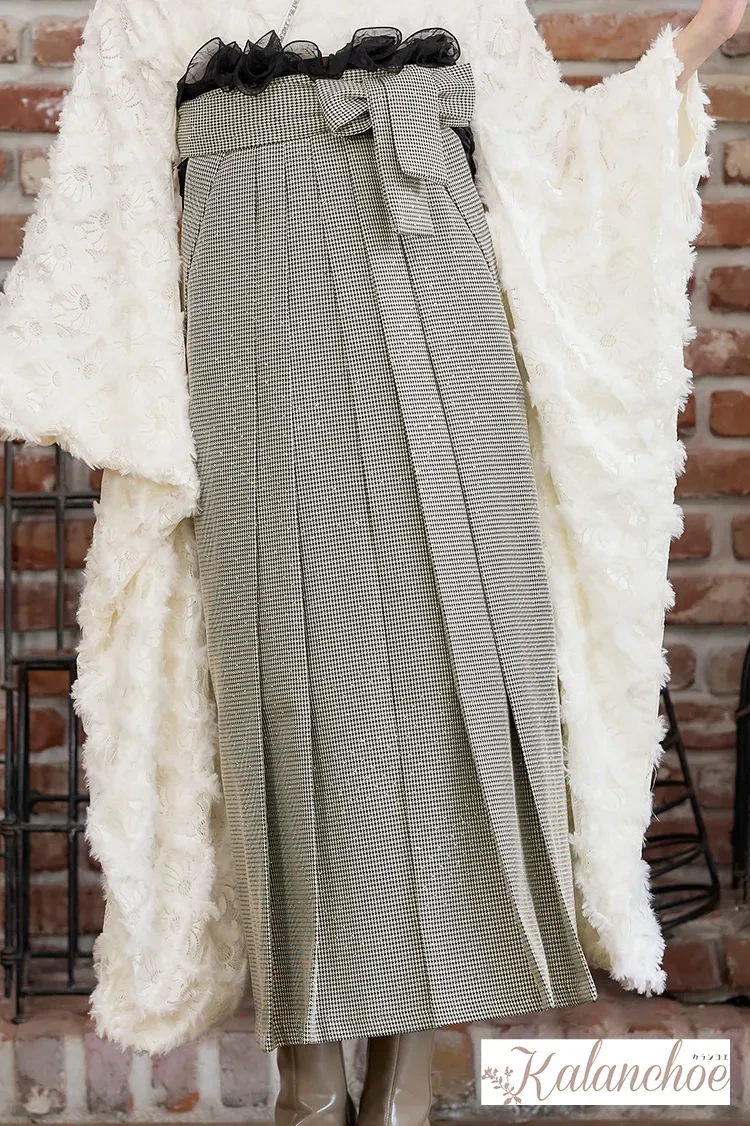 TAKAZENのレンタル袴 ヴィンテージスタイル袴　白　かわいい　ふわふわ生地　おしゃれ　人と被らない　個性的　ブーツスタイル【通販可】R26081