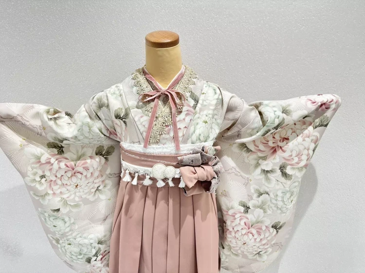 TAKAZEN姫路店　姫路市　成人式　卒業式　袴　振袖　イマドキ振袖　キラキラ　ヘップバーン　　ブラックレーベル　ドット柄　スカート